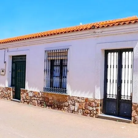 Charming House In With Terrace And Fireplace בית נופש *