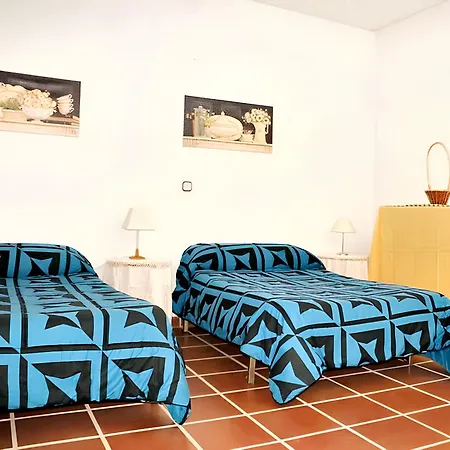 Charming House In With Terrace And Fireplace 度假居