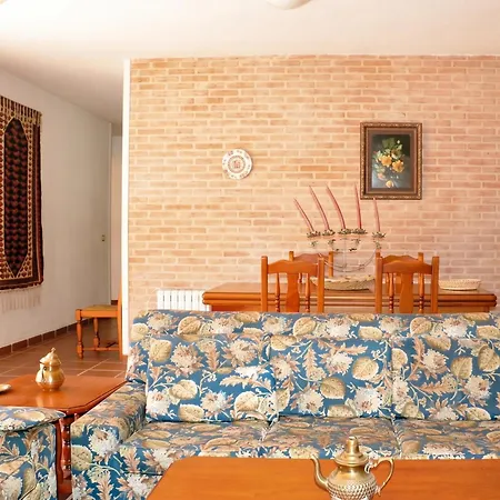 Charming House In With Terrace And Fireplace 度假居