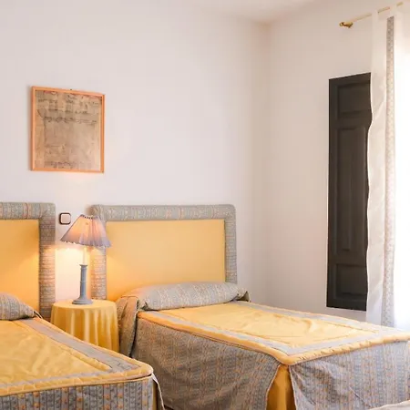 度假居 Charming House In With Terrace And Fireplace *