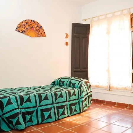 Charming House In With Terrace And Fireplace 度假居