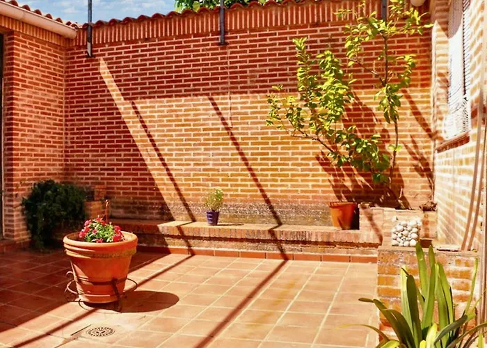 Charming House In With Terrace And Fireplace Prázdninový dům Castilblanco